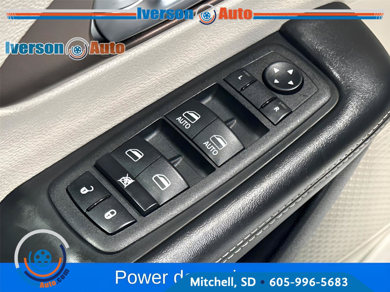 Used 2023 Chrysler Voyager LX FWD image 16