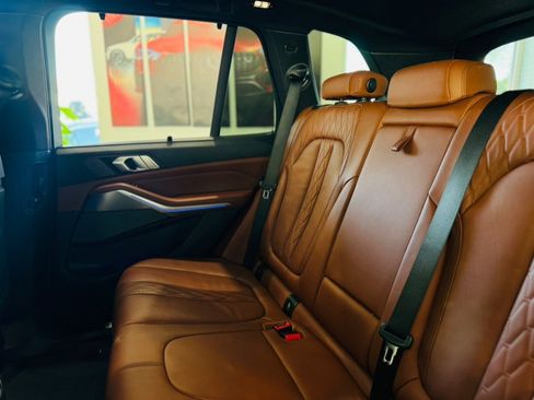 Used 2019 BMW X5 xDrive50i w/ M Sport Package image 18