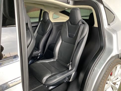 Used 2016 Tesla Model X P90D image 27