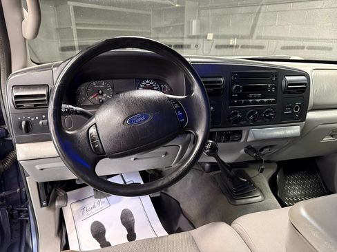 Used 2005 Ford F250 XLT AWD/4WD image 11