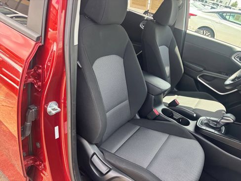 Used 2025 Kia Soul LX w/ LX Technology Package FWD image 34