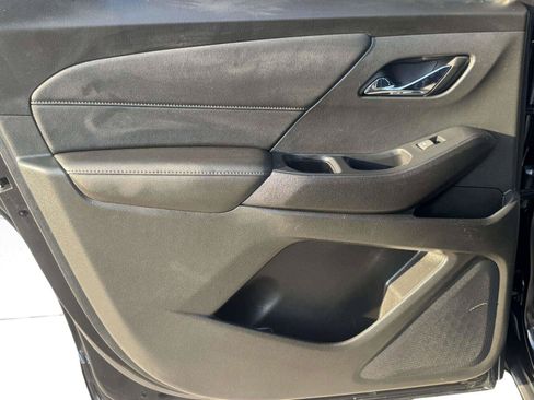 Used 2022 Chevrolet Traverse LT FWD image 36