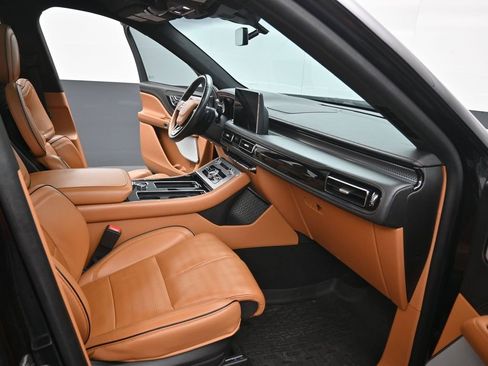 Used 2021 Lincoln Aviator Black Label w/ Dynamic Handling Package image 27