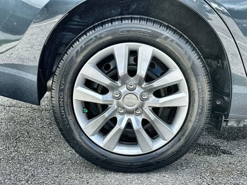 Used 2018 Toyota Corolla LE image 14