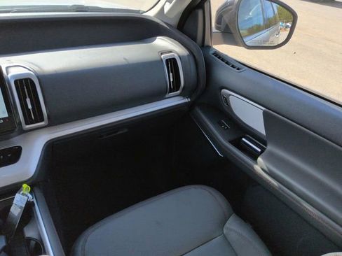 New 2025 Ford Expedition Active image 17