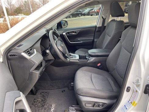 Used 2022 Toyota RAV4 XLE image 33