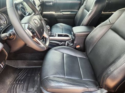Used 2021 Toyota Tacoma Limited w/ Nightshade Package AWD/4WD image 12