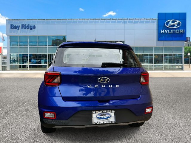 Used 2024 Hyundai Venue SEL FWD image 4