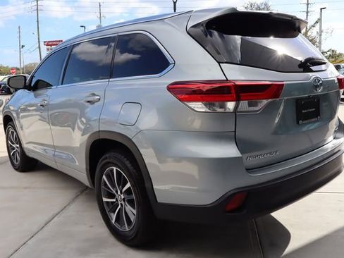 Used 2017 Toyota Highlander XLE image 6