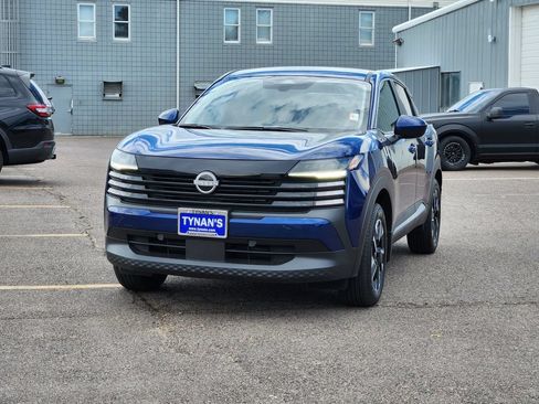 Used 2025 Nissan Kicks SV AWD/4WD image 3