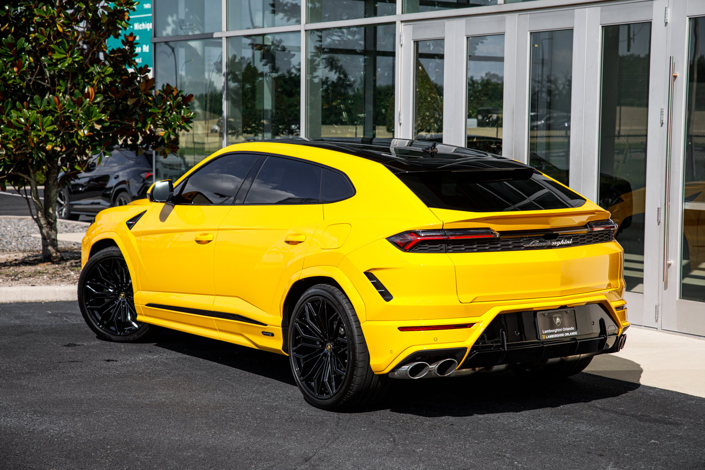 Used 2025 Lamborghini Urus S AWD/4WD image 11