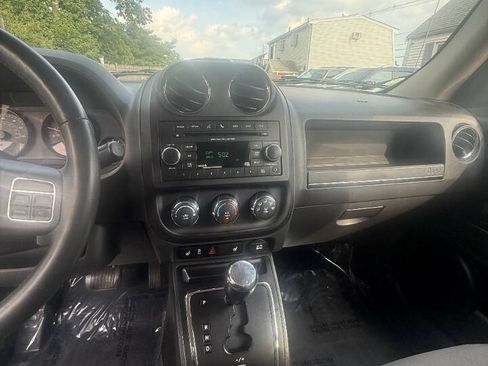 Used 2015 Jeep Patriot Latitude AWD/4WD image 11