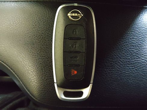 Used 2025 Nissan Versa SV FWD image 32