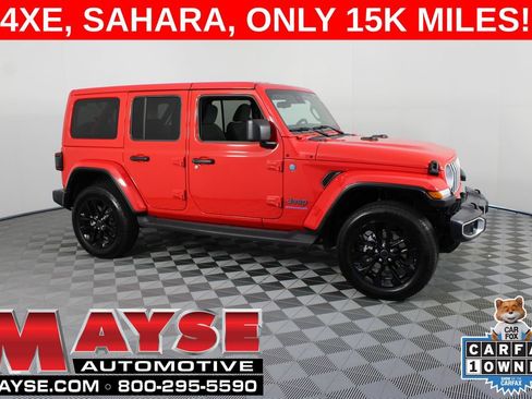 Used 2025 Jeep Wrangler Unlimited Sahara AWD/4WD image 1