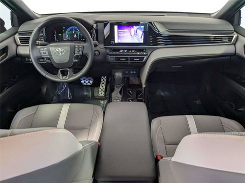 Used 2025 Toyota Camry SE FWD image 36