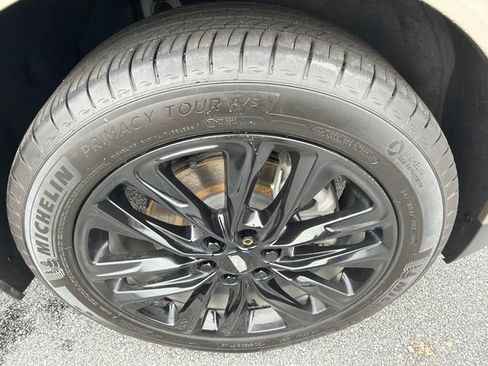 Used 2022 Cadillac XT5 Premium Luxury w/ LPO, Floor Liner Package image 12