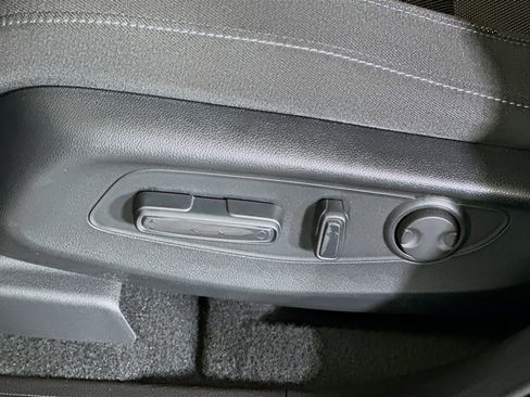 Used 2025 Honda CR-V EX image 13