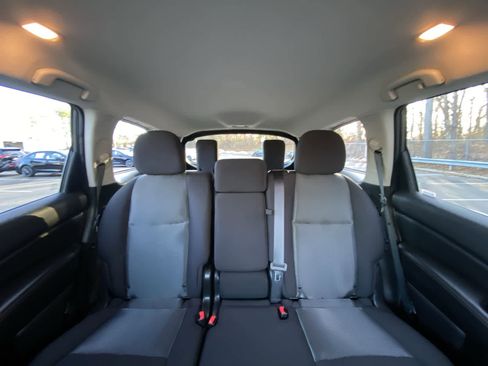 Used 2018 Nissan Pathfinder S image 30