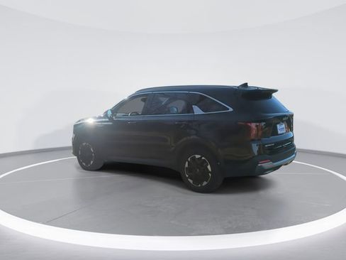 Used 2024 Kia Sorento S image 6