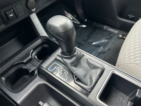 Certified 2022 Toyota Tacoma SR AWD/4WD image 17
