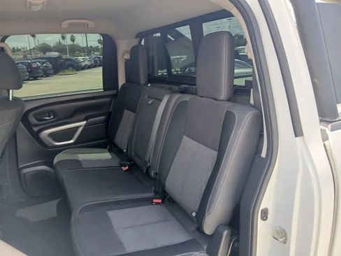Used 2022 Nissan Titan SV w/ SV Convenience Package RWD image 18