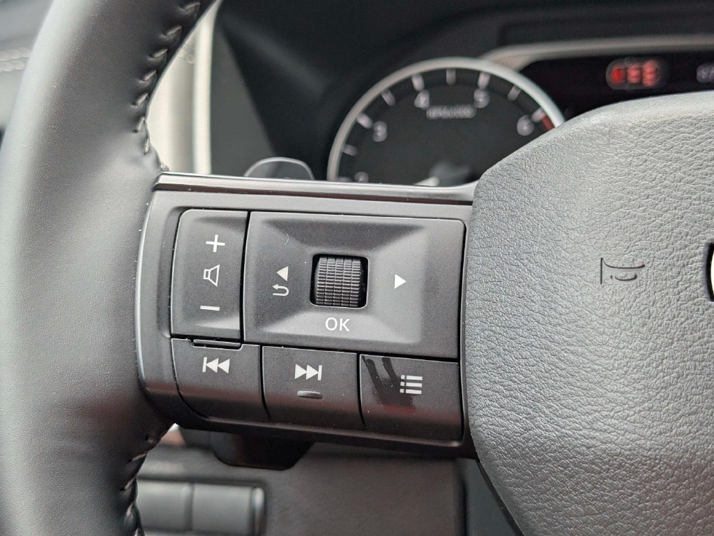 Certified 2026 Nissan Rogue SV FWD image 24