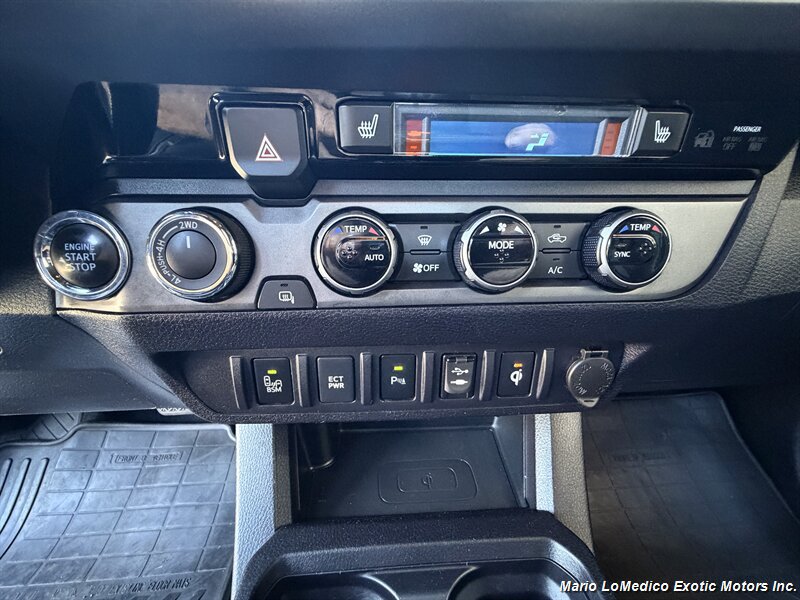 Used 2016 Toyota Tacoma TRD Sport AWD/4WD image 35
