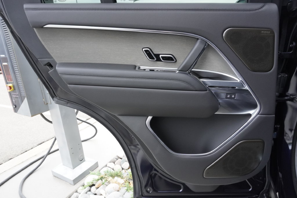 New 2026 Land Rover Range Rover SV AWD/4WD image 25