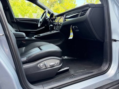 Certified 2026 Porsche Macan AWD/4WD image 21