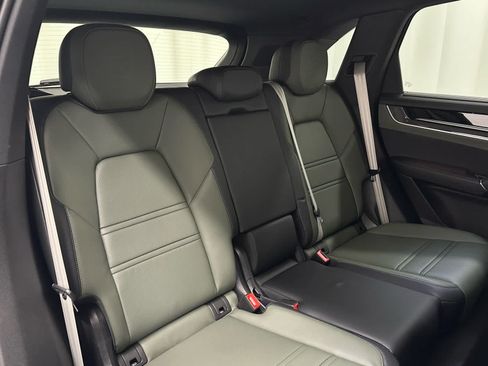 Used 2025 Porsche Cayenne S AWD/4WD image 22