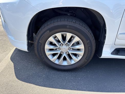 Used 2018 Lexus GX 460 Premium w/ Premium Package AWD/4WD image 30