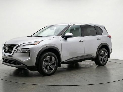 Used 2025 Nissan Rogue SV image 3