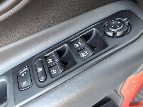 Used 2023 Jeep Renegade Trailhawk AWD/4WD image 17