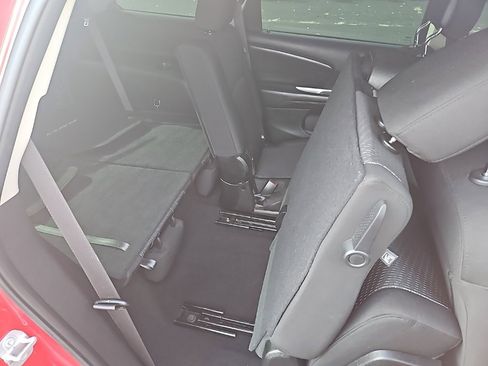 Used 2019 Dodge Journey SE image 30