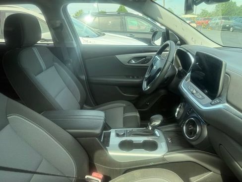 Used 2024 Chevrolet Blazer LT w/ Convenience Package FWD image 4