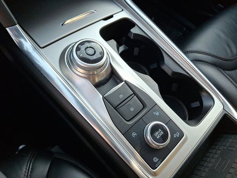 Used 2020 Ford Explorer Platinum w/ Premium Technology Package image 16