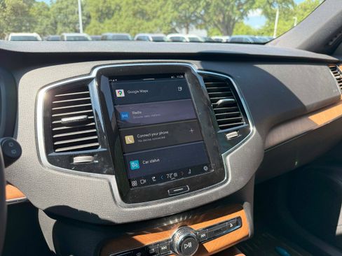 Certified 2025 Volvo XC90 T8 Plus w/ Protection Package Premier image 17