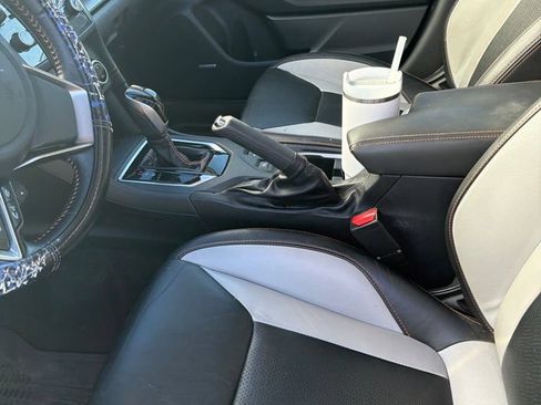 Used 2019 Subaru Crosstrek 2.0i Limited w/ Moonroof Package w/Navigation AWD/4WD image 17