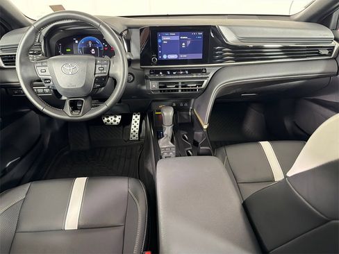 Used 2025 Toyota Camry SE image 22