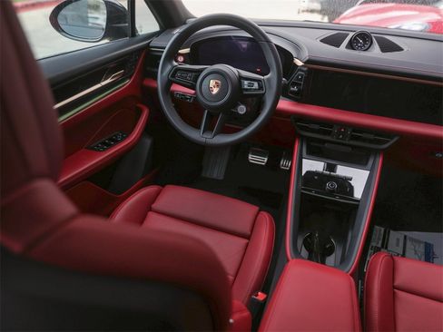 New 2025 Porsche Macan 4S Electric image 32