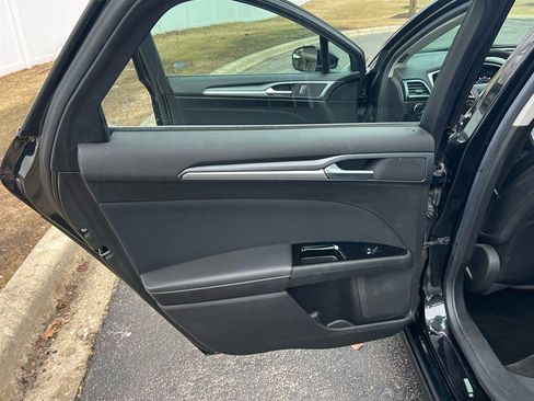 Used 2014 Ford Fusion SE image 30