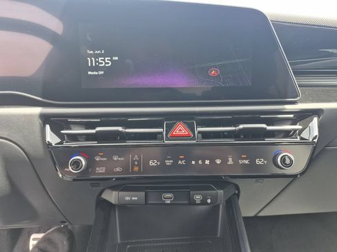 New 2026 Kia Niro Wave w/ Wave Preserve Package FWD image 8