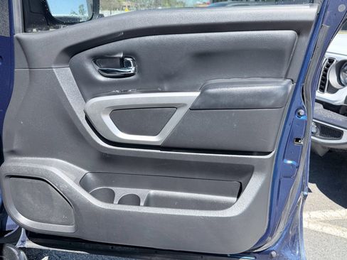 Used 2018 Nissan Titan SV w/ SV Convenience Package image 28