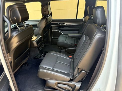 Used 2025 Jeep Wagoneer Series II AWD/4WD image 23