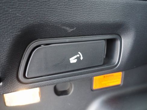 Used 2024 Mitsubishi Outlander 4WD Plug-In Hybrid image 36