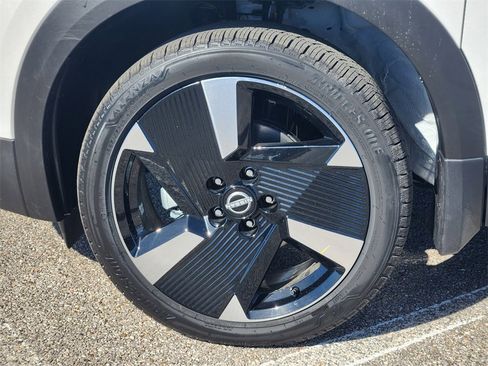 New 2026 Nissan Kicks SR image 7