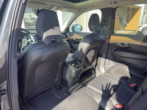 Certified 2022 Volvo XC90 T6 Momentum w/ Climate Package image 29