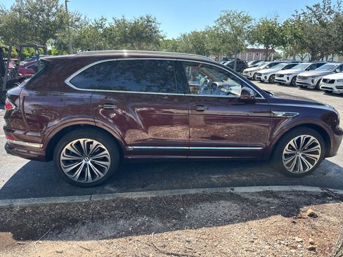 Used 2022 Bentley Bentayga AWD/4WD image 2