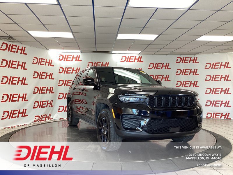 Used 2025 Jeep Grand Cherokee Altitude AWD/4WD image 1