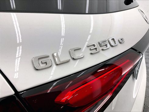 Used 2025 Mercedes-Benz GLC 350e 4MATIC image 32